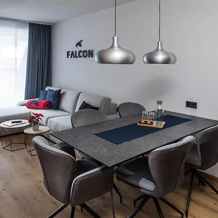 Falcon Zell Am *