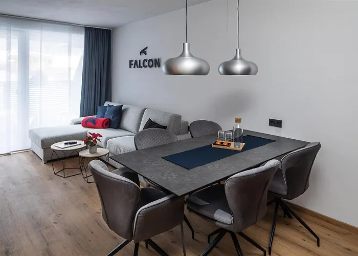 Falcon Zell Am *